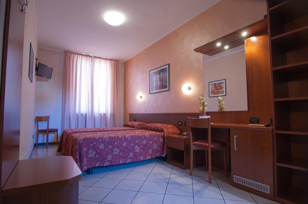 Hotel Stazione Livorno Exterior photo